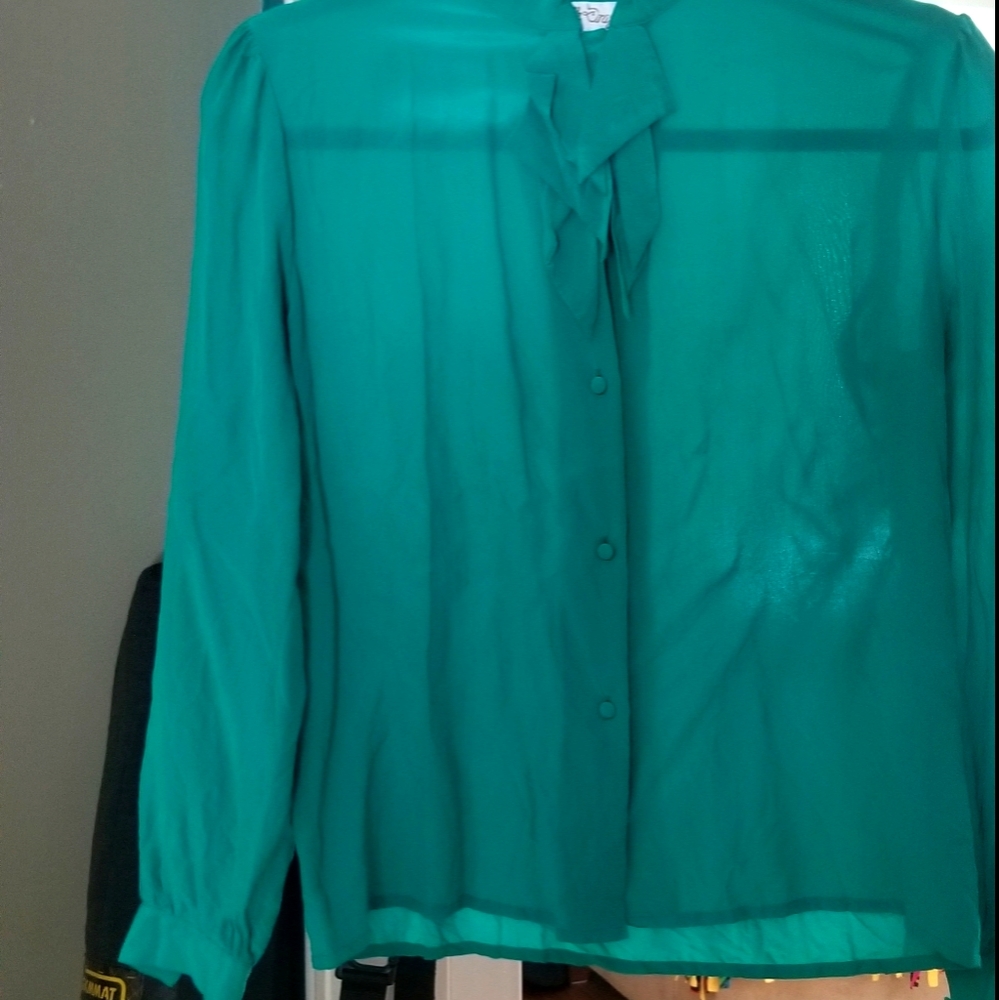 $3/$10 - Beautiful silk blouse